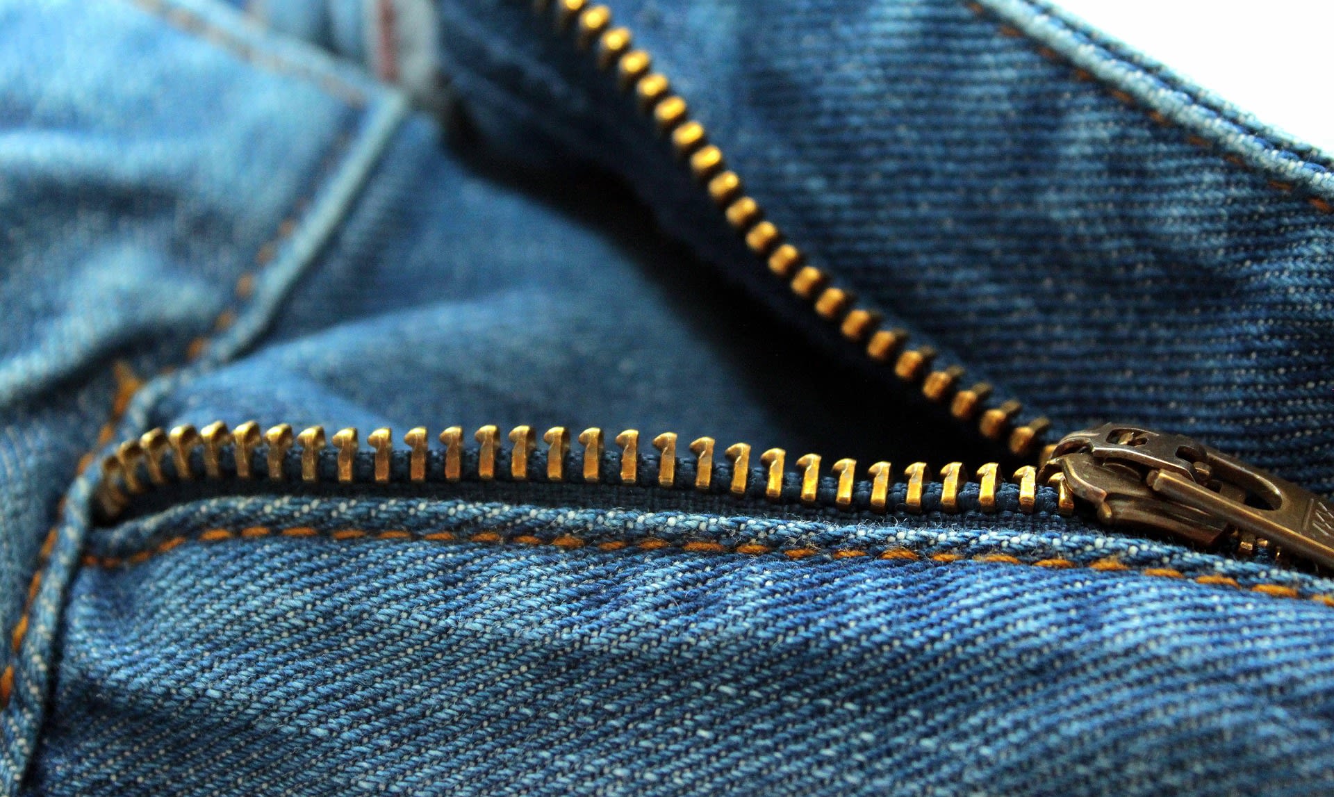 Zipper in blue jeans